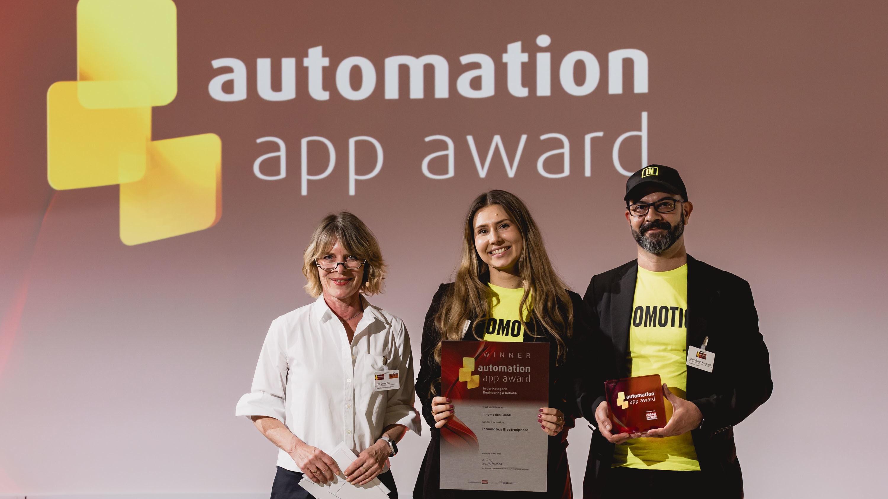 F.l.t.r. Ute Drescher (Editor-in-Chief konstruktionspraxis), Laura Schmette and Marc Erich Kuemmel from Innomotics